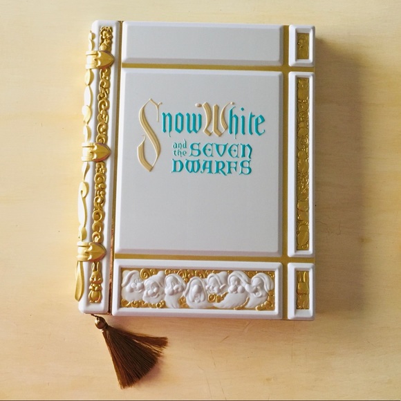✨ New Disney Parks Snow White and the Seven Dwarfs Storybook Journal ✨ - Picture 11 of 16